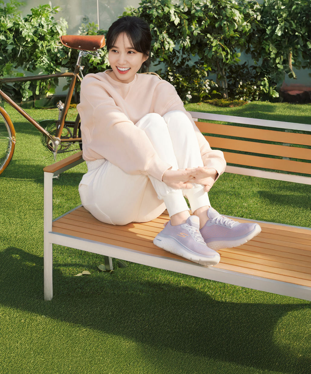 지금 뜨는 기획전 1. 스케쳐스 이미지