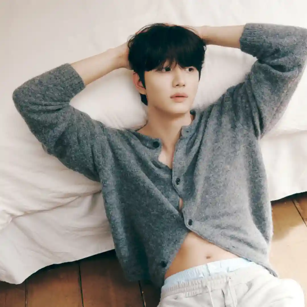 仕事と休息のあいだに立つ、俳優キム・ジェウォンのとてもプライベートな一日