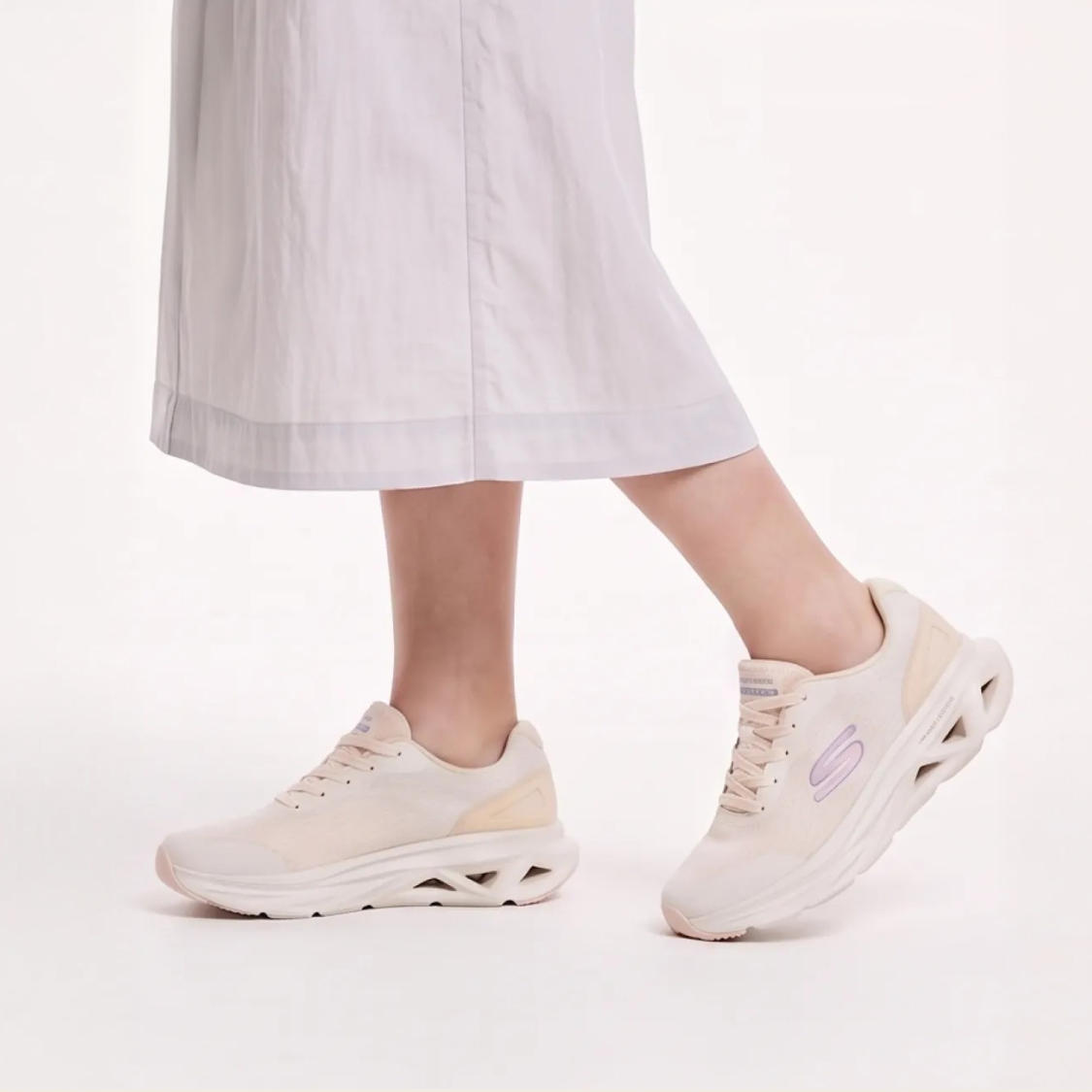 지금 뜨는 기획전 7. 스케쳐스 이미지