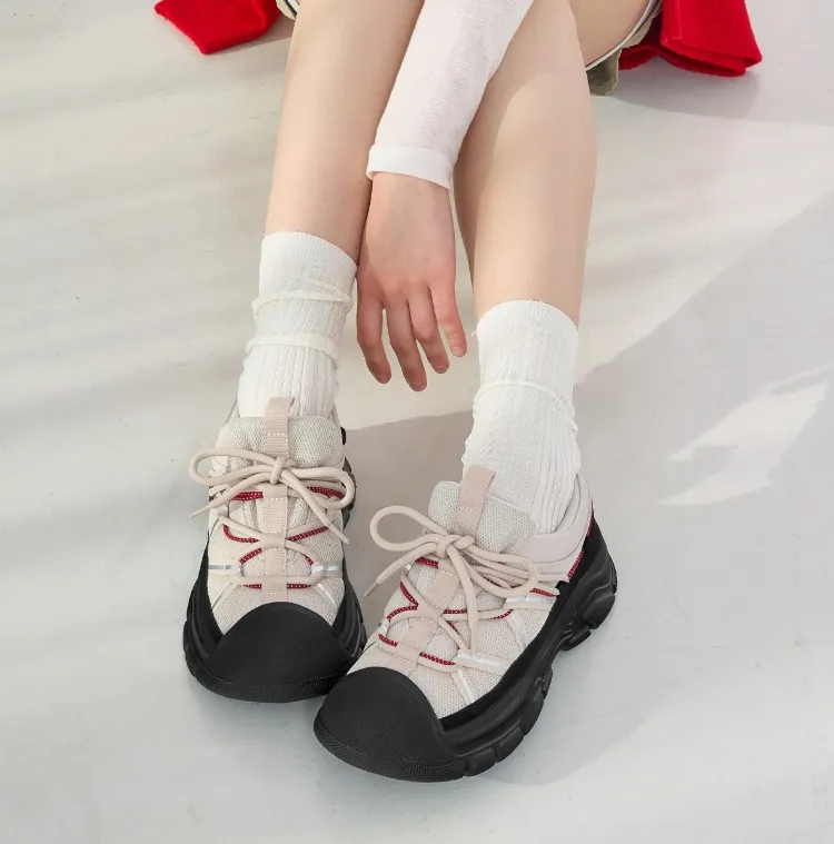 산뜻한 봄나들이 룩엔
슈레이스 스니커즈