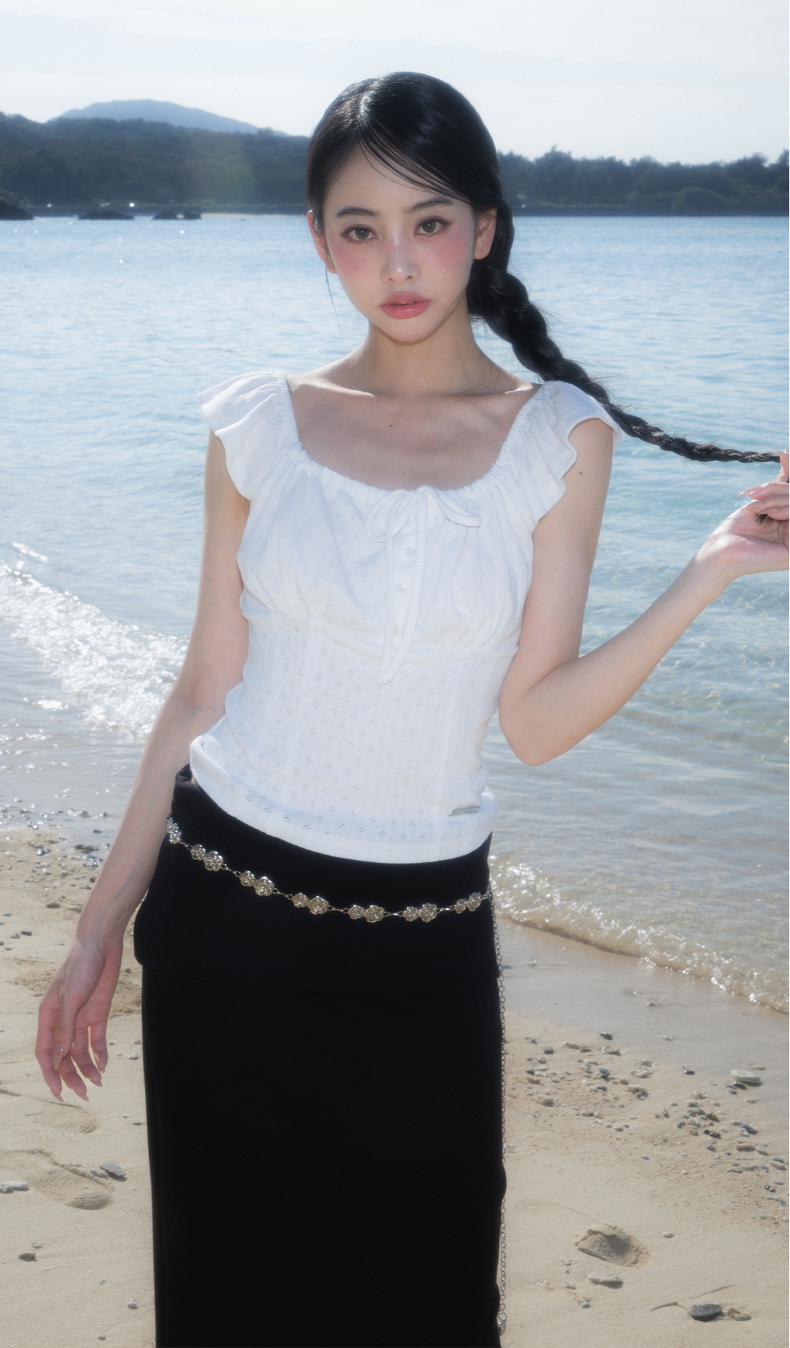 blured_여리여리한 실루엣의
러블리한 셔링 탑