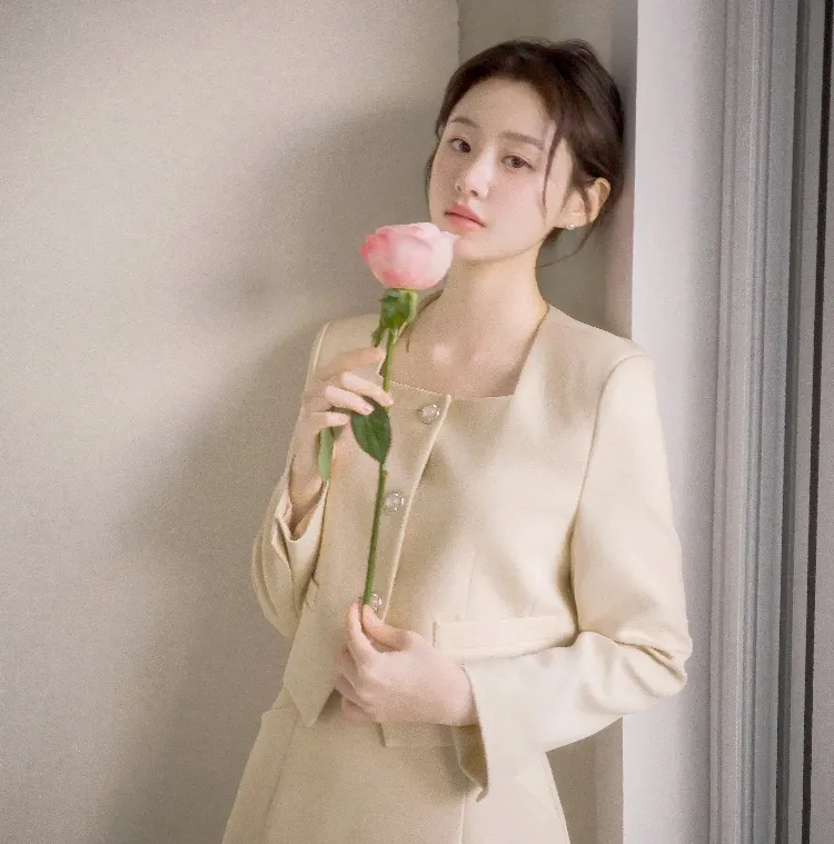 고급스러운 봄 하객룩
밸누아르 스커트 셋업