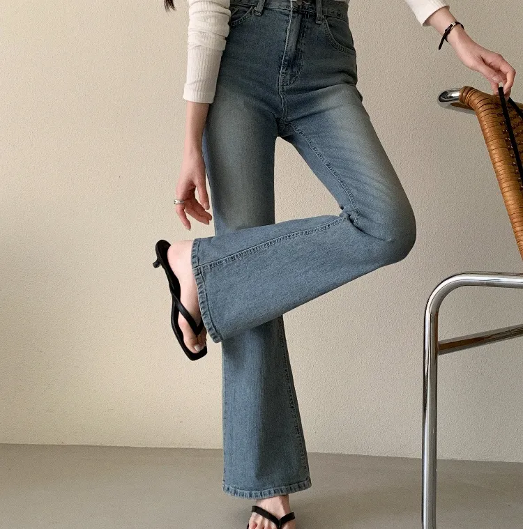 데일리룩부터 출근룩까지
데이진 부츠컷 데님 팬츠