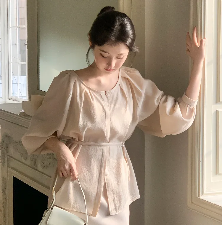 하객룩부터 출근룩까지
리에르 벨트 블라우스