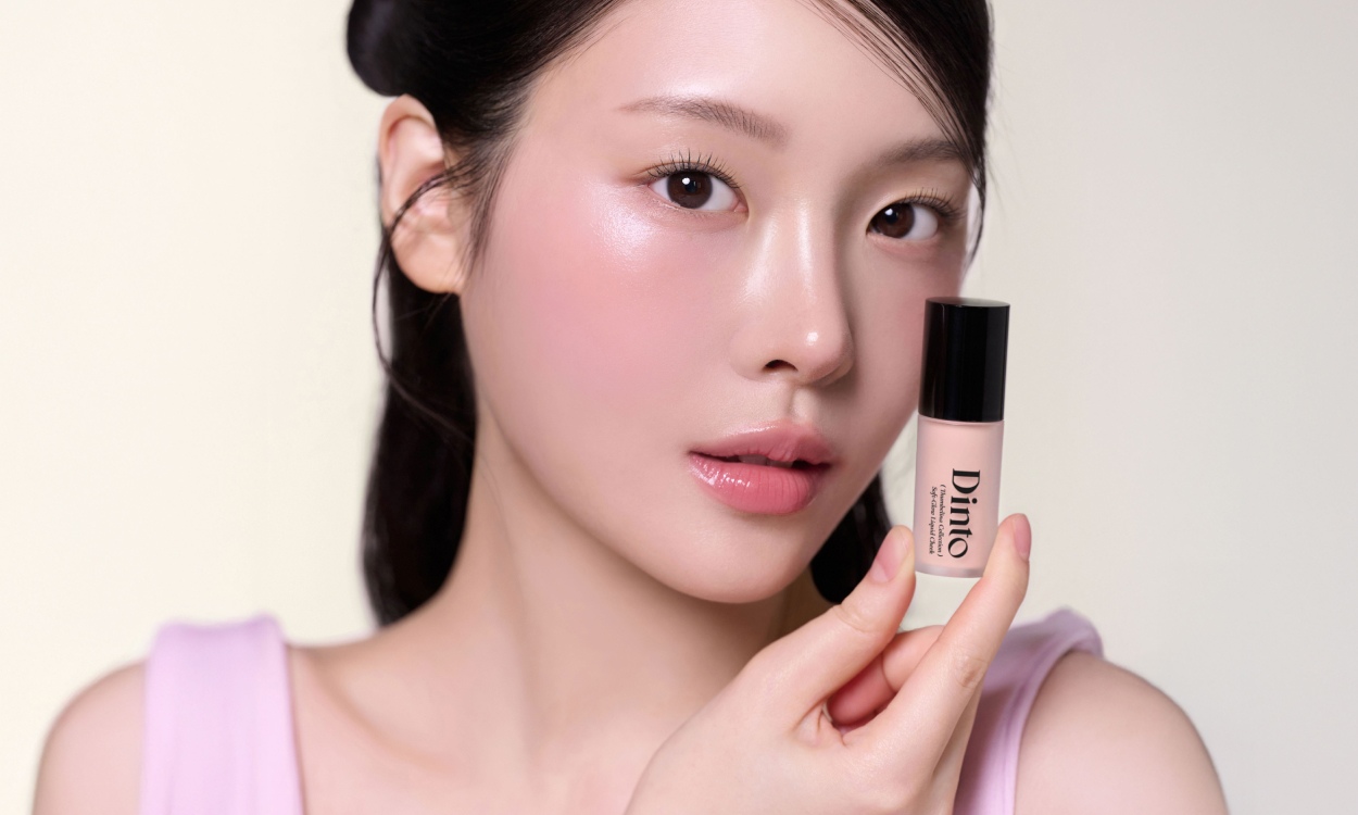 맑은 꽃물 발색으로
완성하는 속광 치크