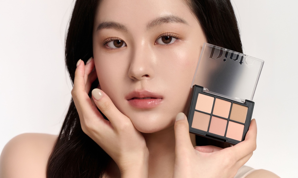 자연스러운 컬러감의
밀착력 있는 매트 팔레트