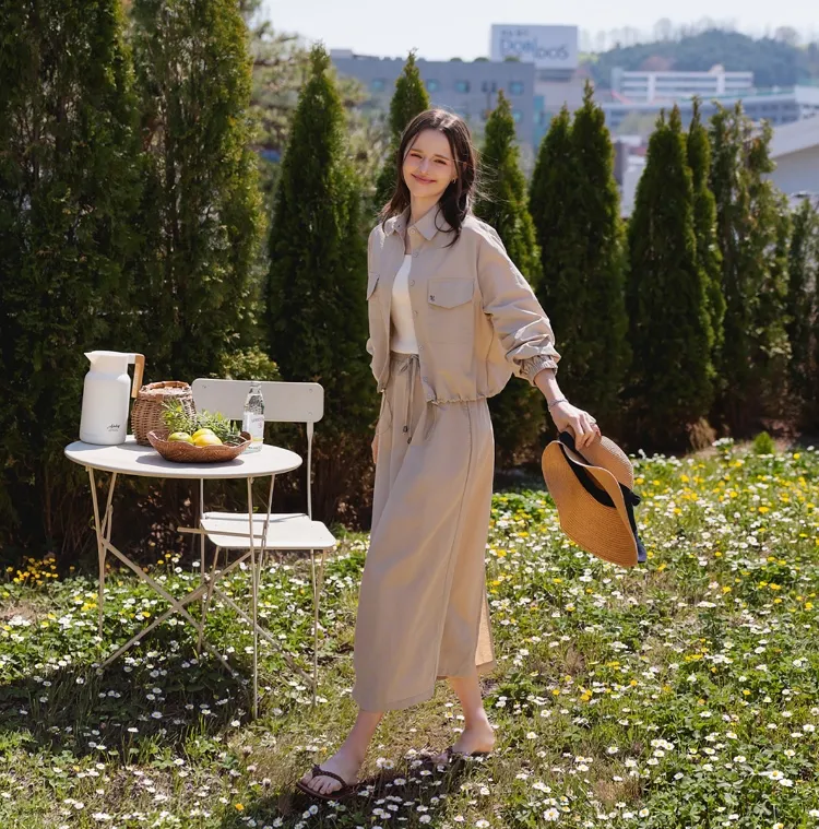 달콤쌉쌀한 풀 내음~
윈드바스락 긴팔스커트세트