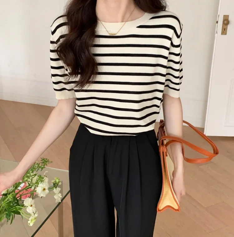 심플한 스트라이프 니트
데일리 무드 완성