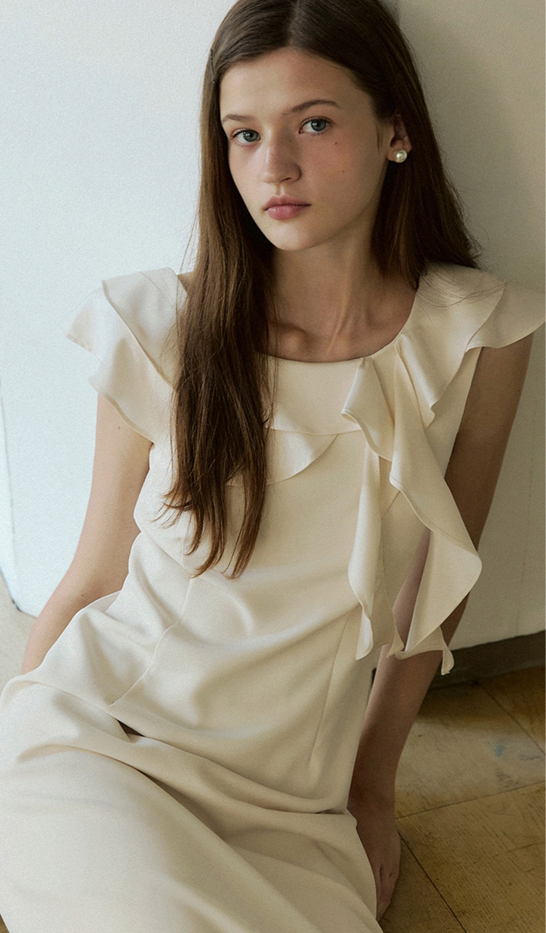 blured_단정한 실루엣에 담은
어다울의 우아함