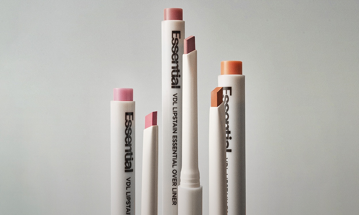 부드럽지만 강력한 픽싱력
에센셜 오버 라이너