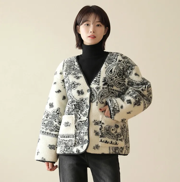 포근한 패딩 자켓!
브이넥 누빔안감 패딩자켓