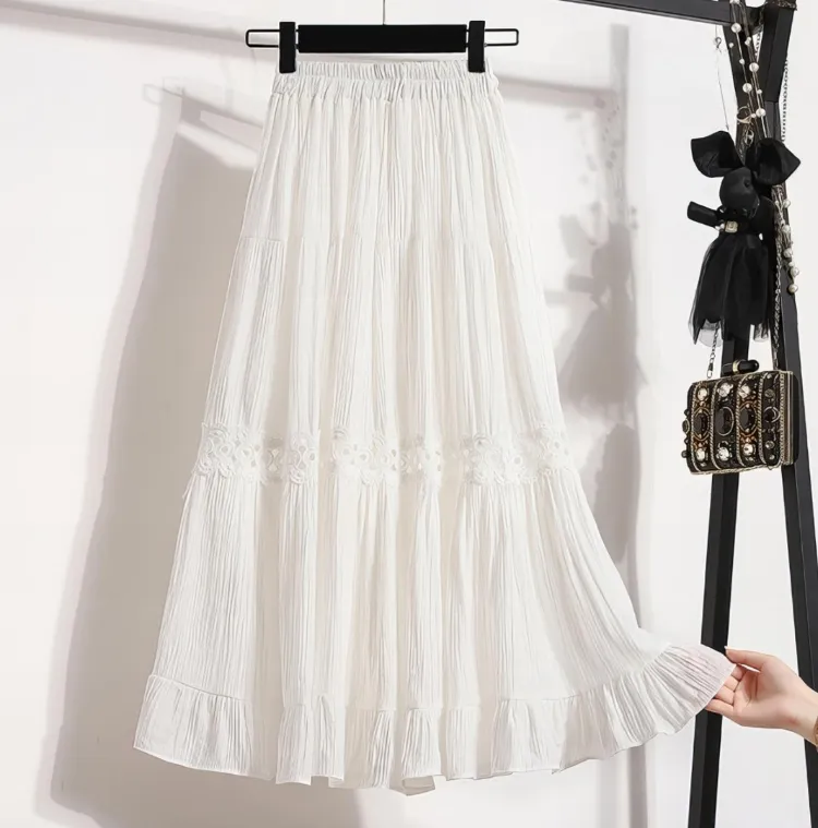 피크닉룩 필수템
페미닌 레이스 스커트