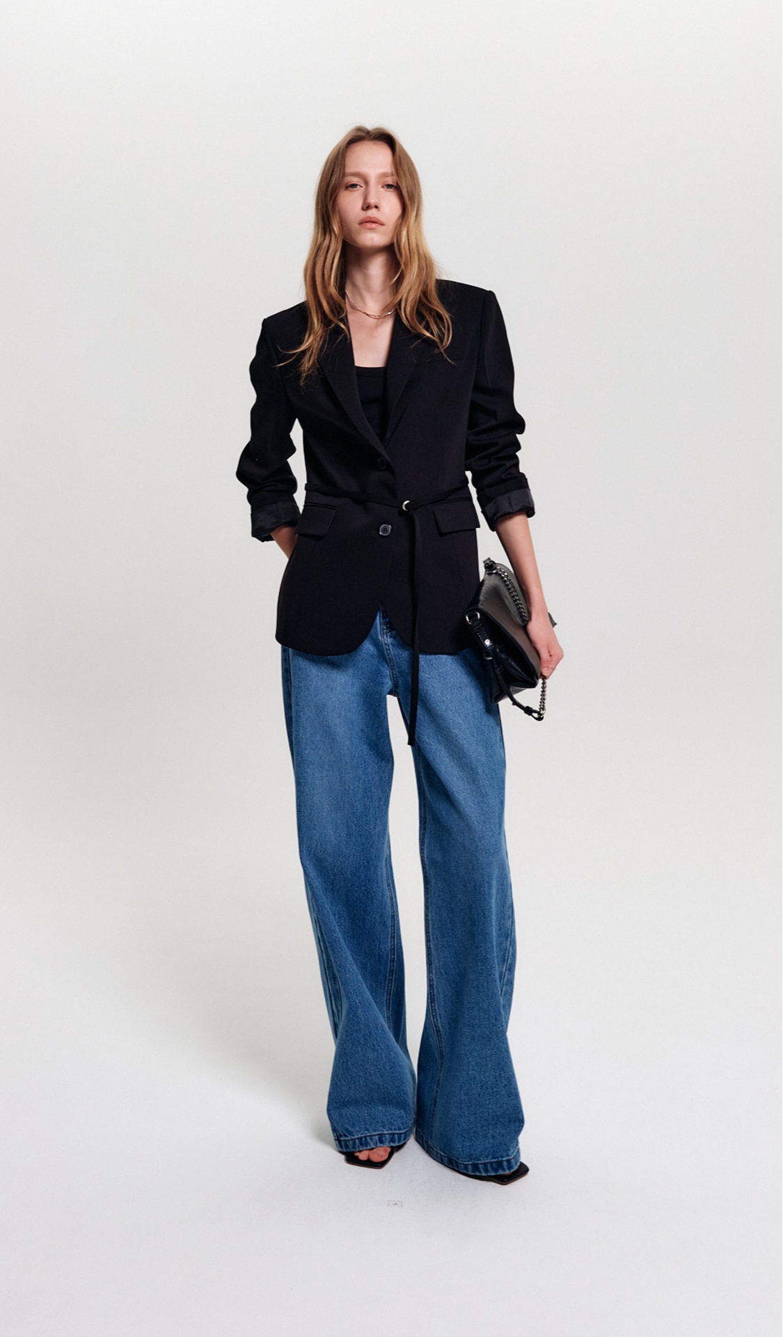 blured_LOOKAST
26 SPRING