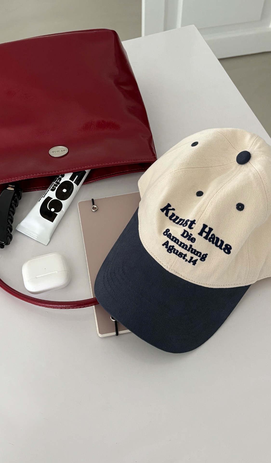 blured_두마로 베스트셀러
쿤스트 하우스 볼캡