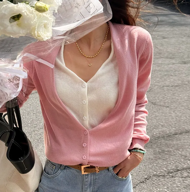 하나로 완성하는 꾸안꾸룩
배색레이어드가디건