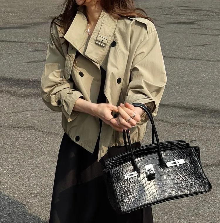 시크함과 자유로움 사이
크롭버클자켓