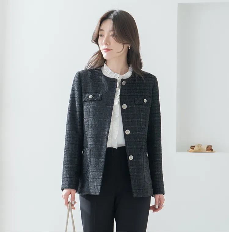 포멀한 무드
노카라 트위드 자켓
