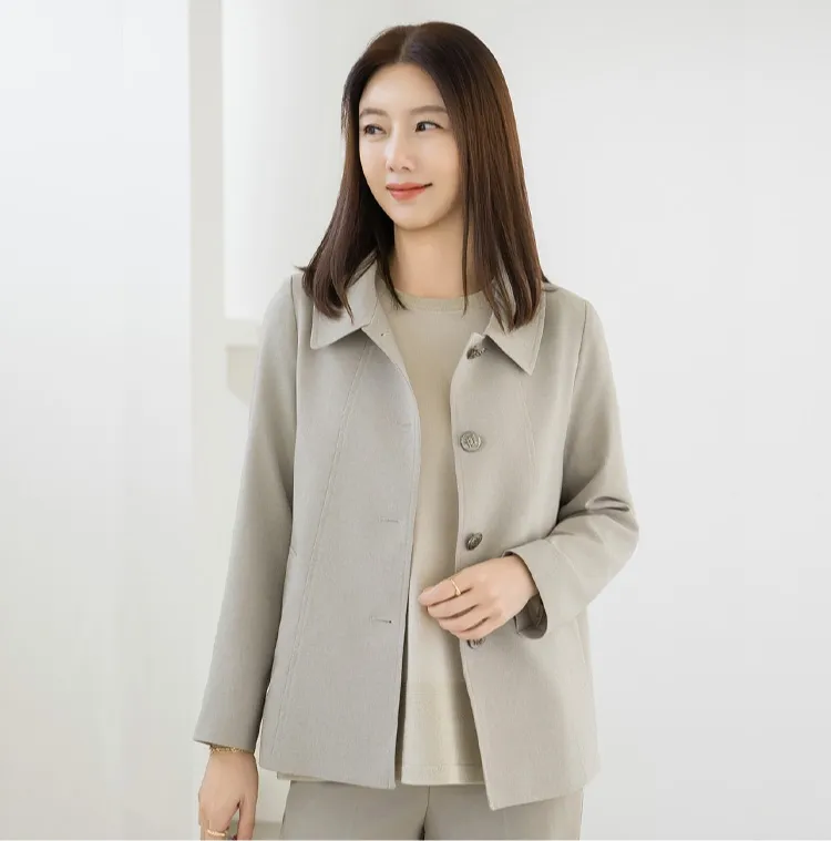 품격 있는 실루엣
클래식 카라 자켓