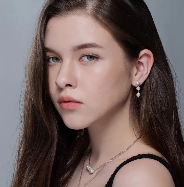 스털링 실버 이어링
1991 페를라 컬렉션