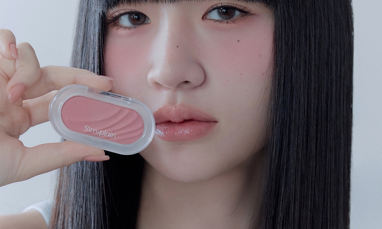 두뺨에 생기 장착
글림 온 치크