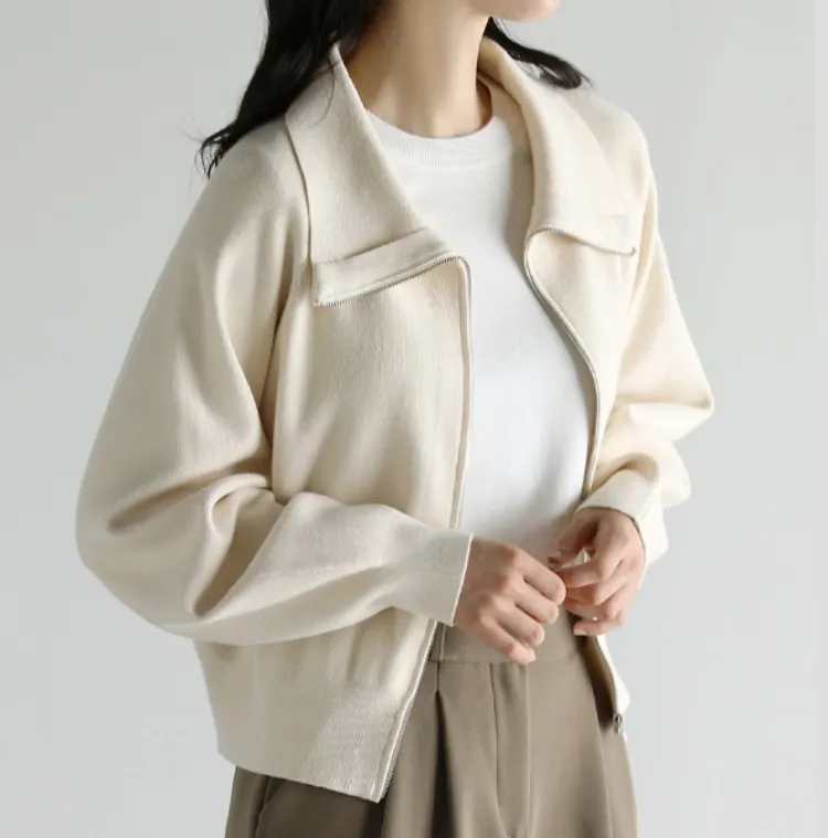 부드러운 터치감과 단정함
다양한 코디에 찰떡 집업