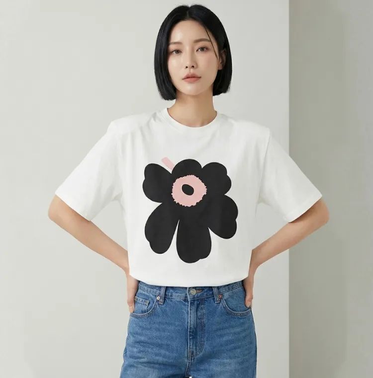 빅플라워 베이직 반팔
루즈핏 라운드 티셔츠