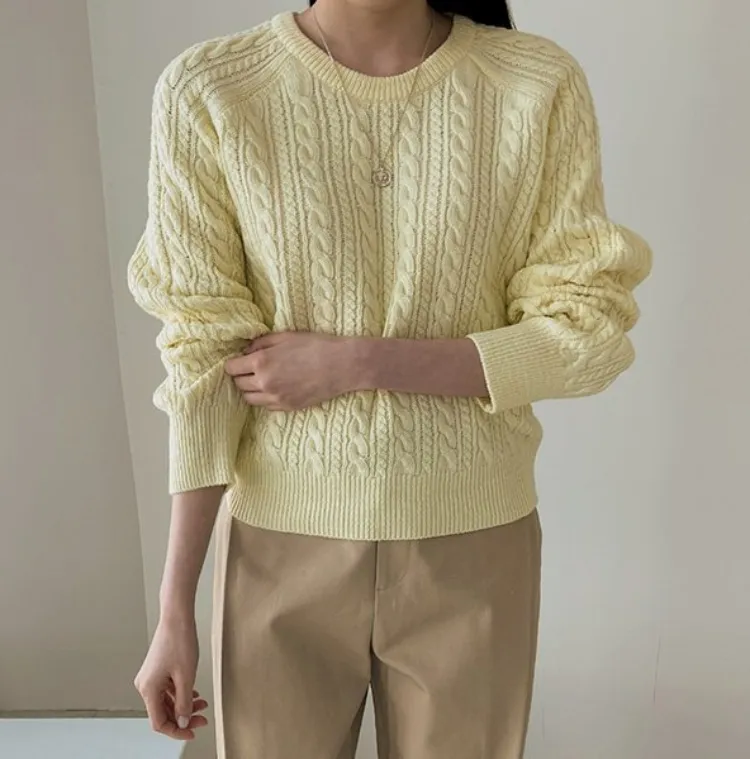 봄까지 입기 좋은 
화사한 컬러 니트 