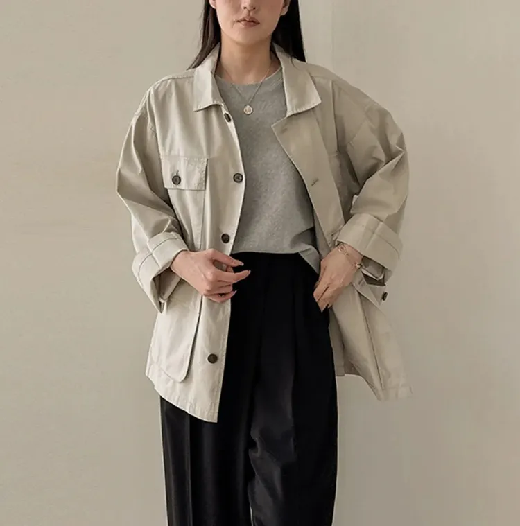 단정한 무드의
클래식 트렌치 자켓