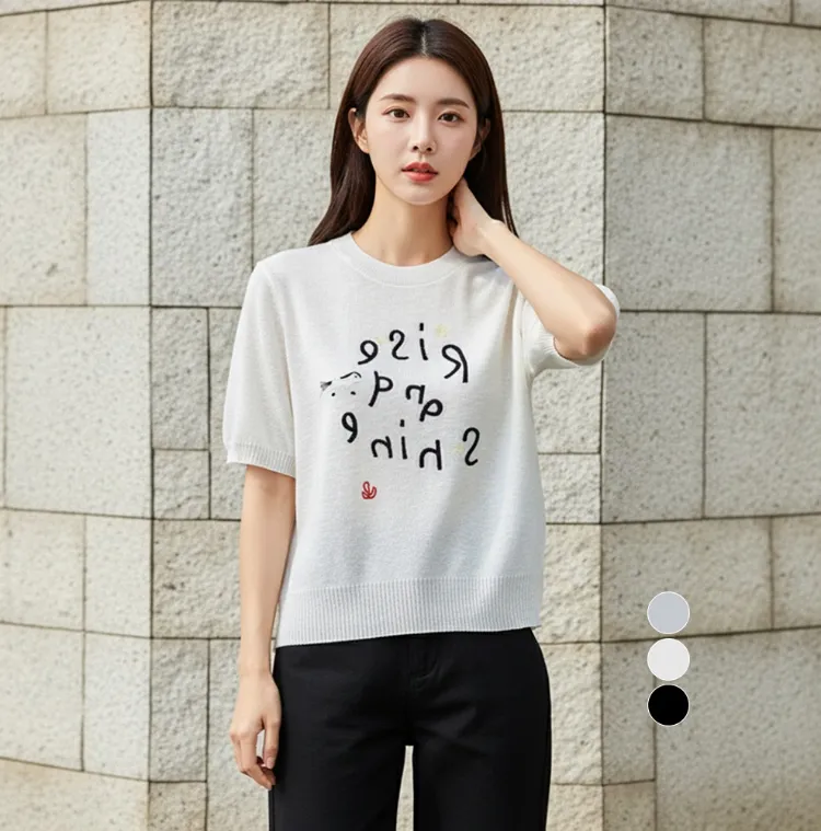 심플한 디자엔에
레터링 자수 포인트