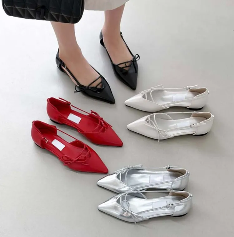 발등이 가녀리게 보이는 
에뚜알 오픈 로퍼