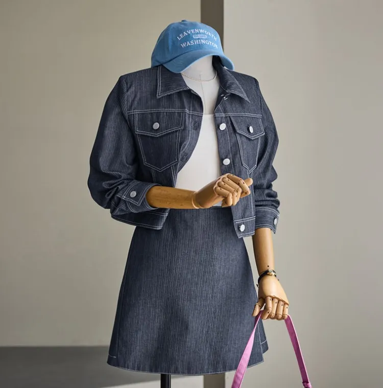 Anna, spring
스트라이프 데님 자켓