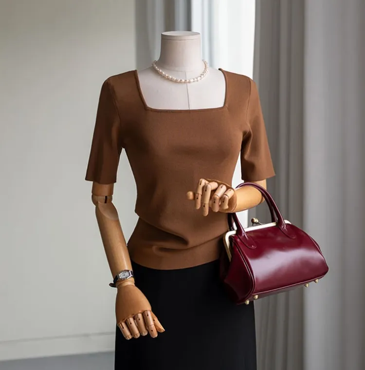 KNITS
루시아 스퀘어 니트