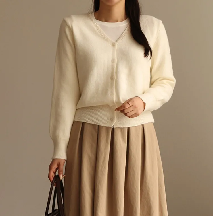 넥부분 반짝 포인트!
wool 비즈 브이가디건