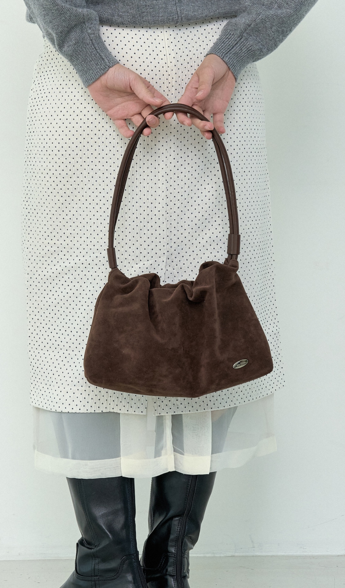 blured_25FW 신상
노아르 숄더백