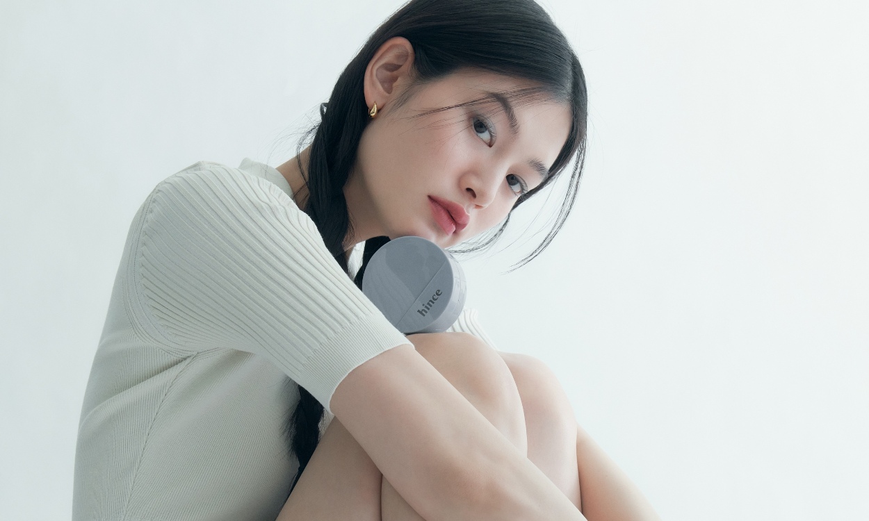 보정한 듯 매끈한
모공 블러 쿠션