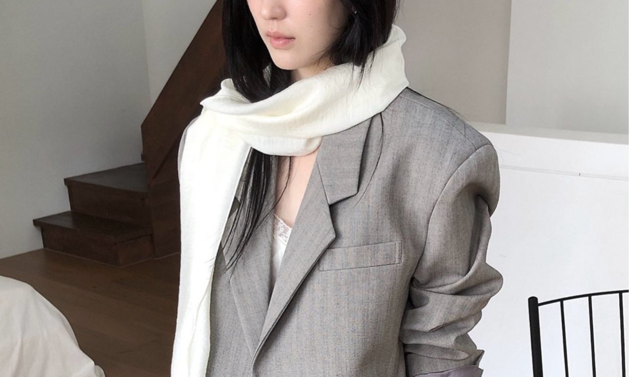 단정하지만 세련된
가을 하객룩