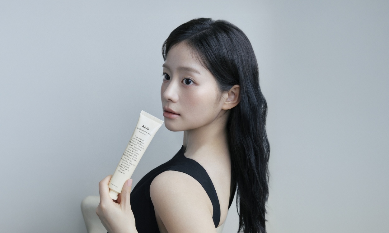 피부 위 차오르는 보습감
아비브 부활초 케어