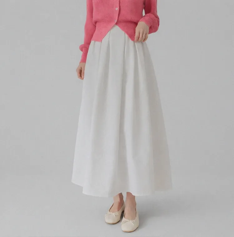 핀턱 디테일로 풍성하게 
웨이니 플리츠 롱스커트