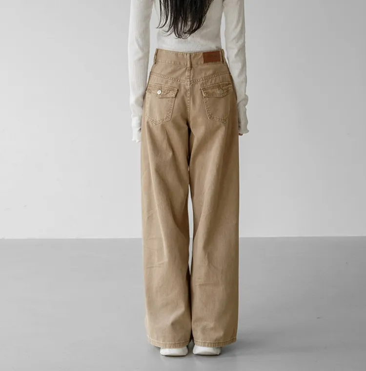 뒷포켓 포인트의
깔끔 무드 와이드 팬츠 