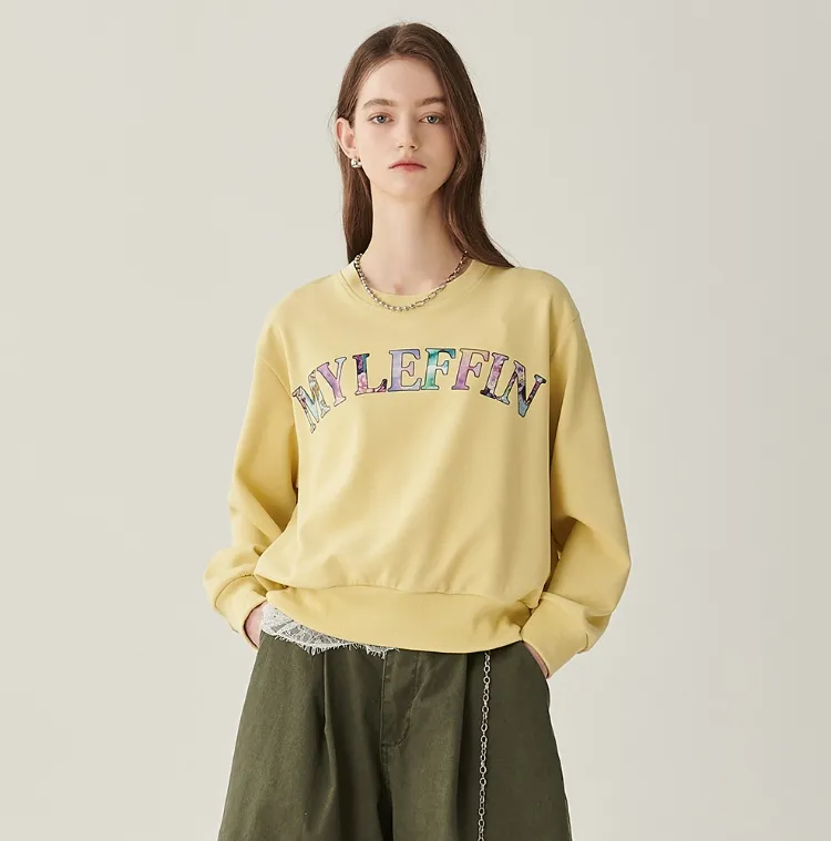 컬러풀한 레터링에 스며든
매일 입고 싶은 맨투맨