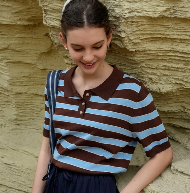 디테일이 귀여운
3색베이직카라니트