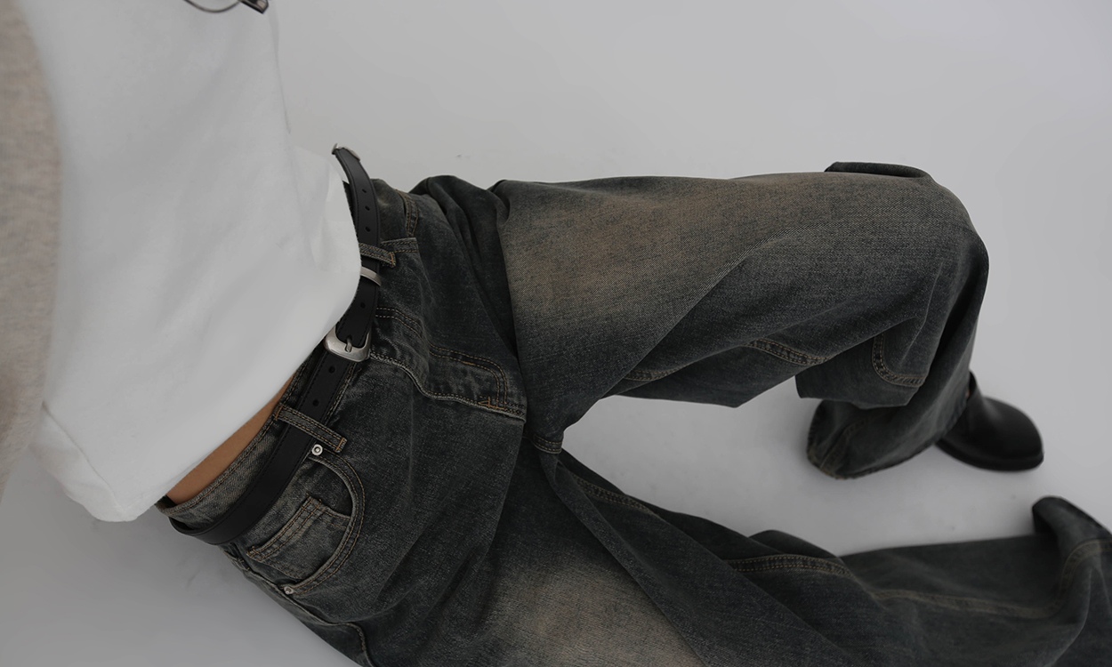 THE PANTS
Denim Pants