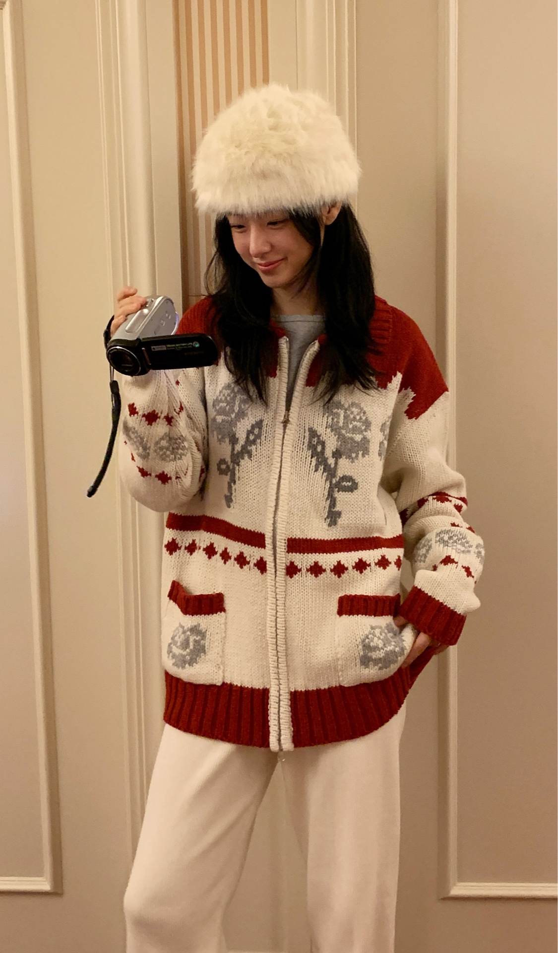 blured_미리 크리스마스
직진배송 연말룩 준비