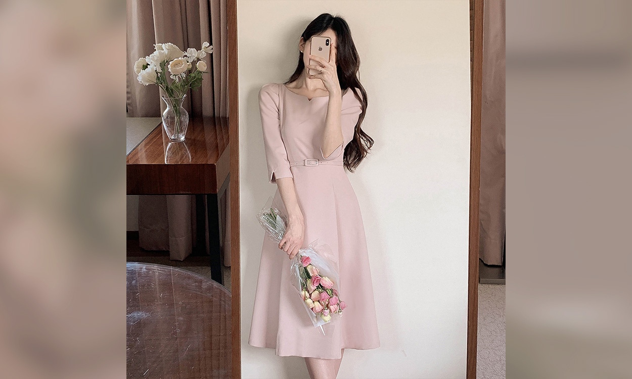 깊고 감도있는 색감의
격식 하객룩 원피스